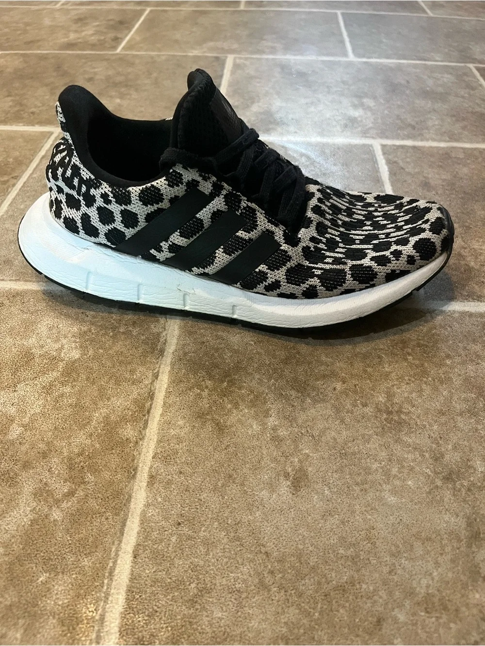 adidas Swift Run Shoe Women’s Size 7 Black Cheetah Print BD7962
